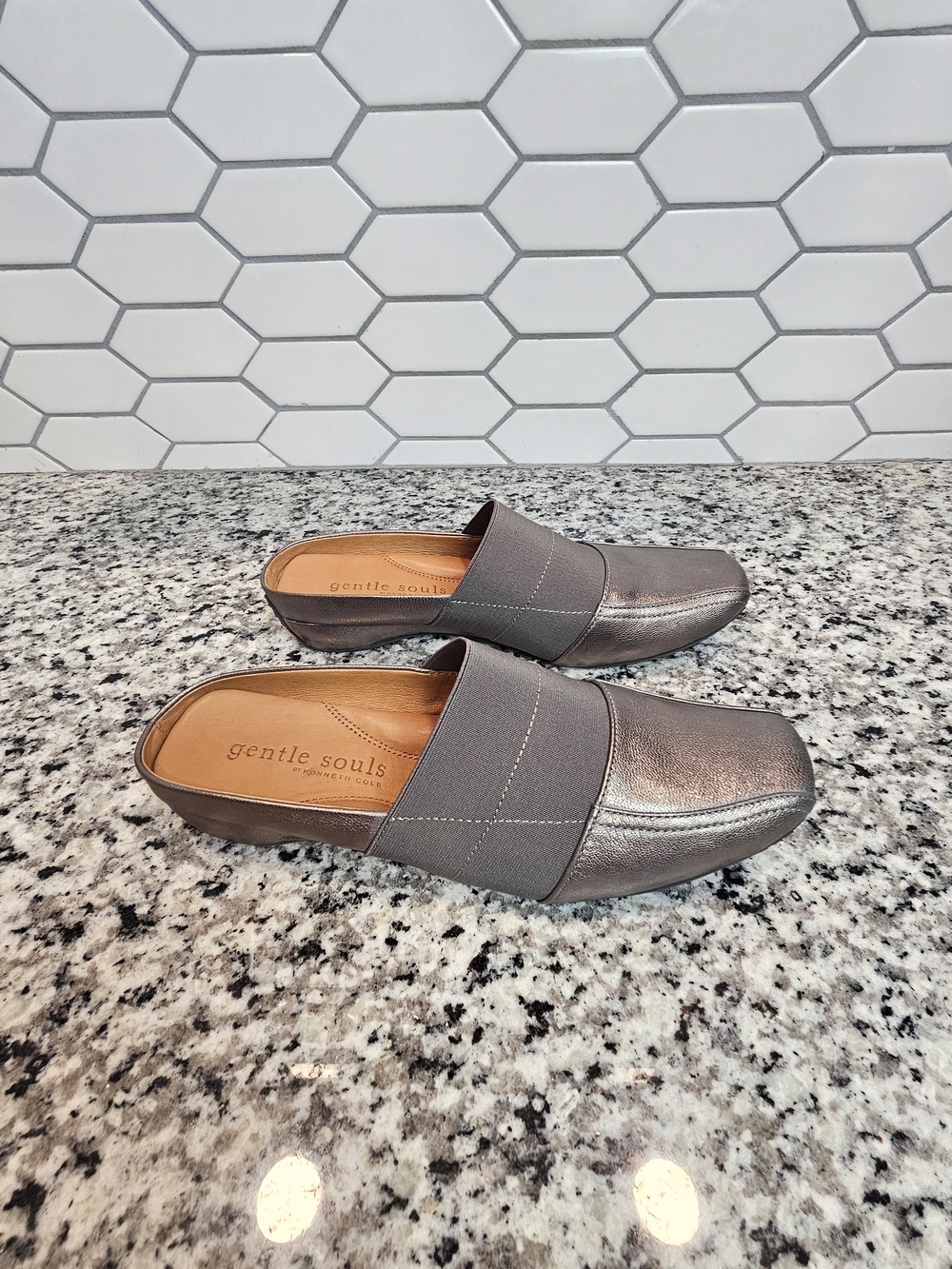 Gentle Souls by Kenneth Cole Women's Metallic Gray Slip-On Mules Size 7.5